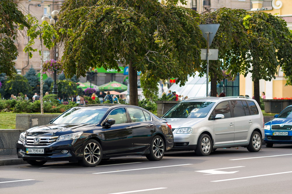 Kyiv,,Ukraine, ,July,15,,2017:,Long,Row,Of,Cars