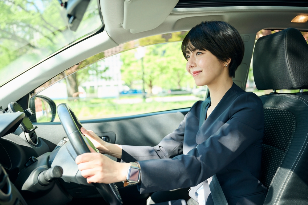 Office,Worker,In,Her,30s,Driving,A,Car